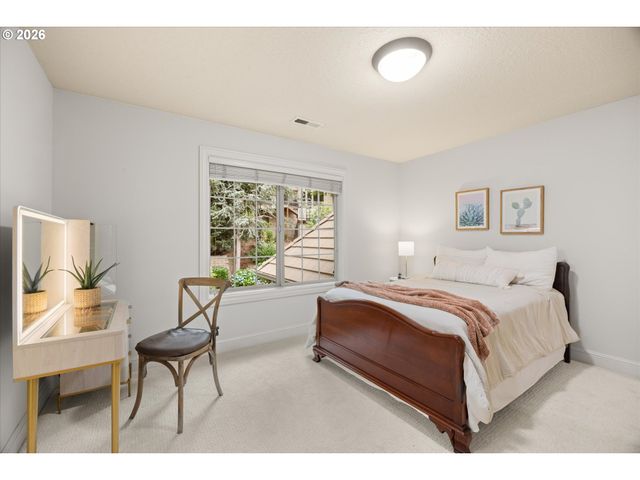 3921 NORTHHAMPTON Ct, West Linn, OR 97068