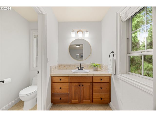 3921 NORTHHAMPTON Ct, West Linn, OR 97068