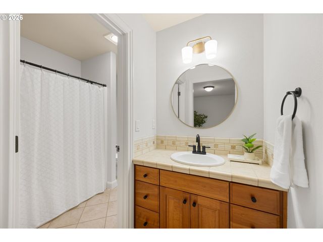 3921 NORTHHAMPTON Ct, West Linn, OR 97068