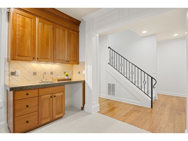 3921 NORTHHAMPTON Ct, West Linn, OR 97068