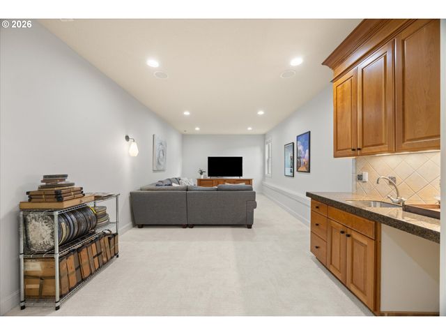 3921 NORTHHAMPTON Ct, West Linn, OR 97068