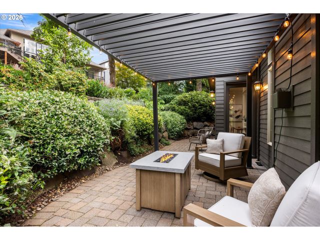 3921 NORTHHAMPTON Ct, West Linn, OR 97068