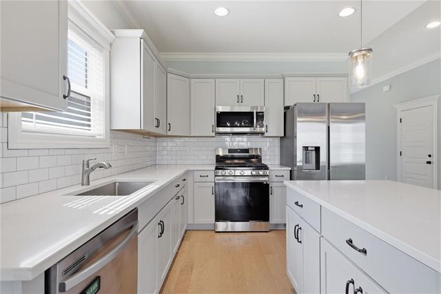 15348 Jessica Street, Parkville, MO 64152