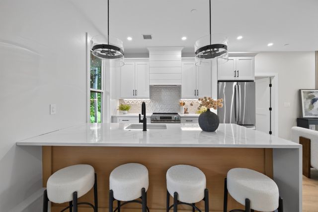 2 Readfield Place E, Boston, MA 02119