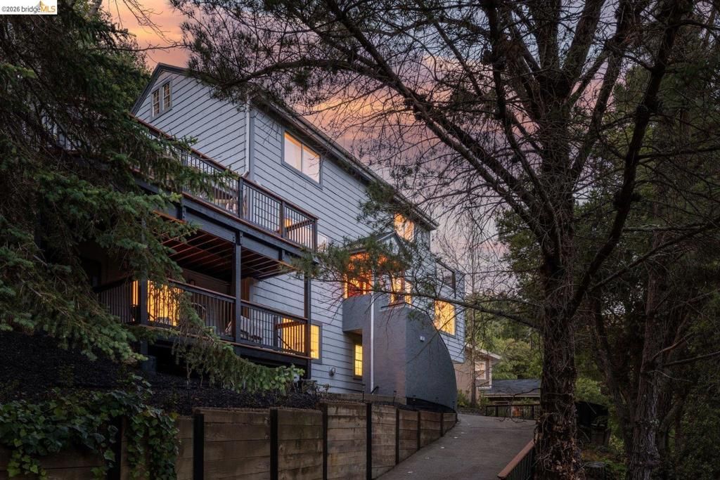 Image 1 of property listing at 6975 Charing Cross Rd, Berkeley, CA 94705