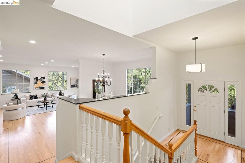 Image 10 of property listing at 6975 Charing Cross Rd, Berkeley, CA 94705