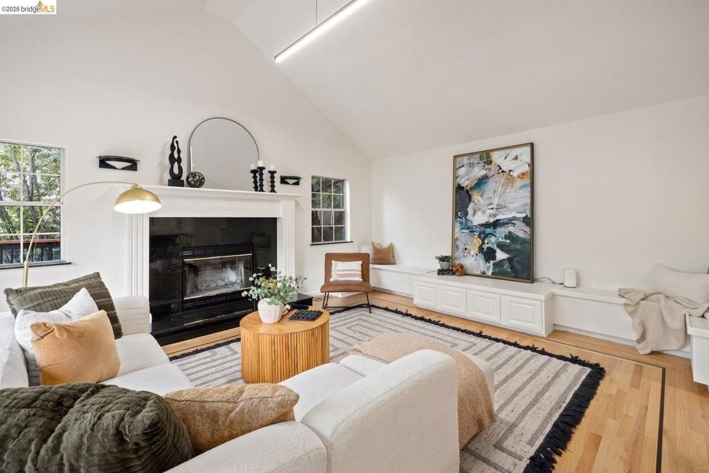 Image 15 of property listing at 6975 Charing Cross Rd, Berkeley, CA 94705