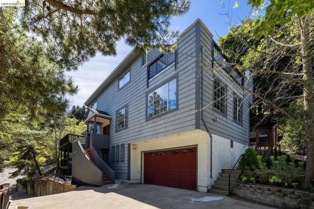 Image 2 of property listing at 6975 Charing Cross Rd, Berkeley, CA 94705