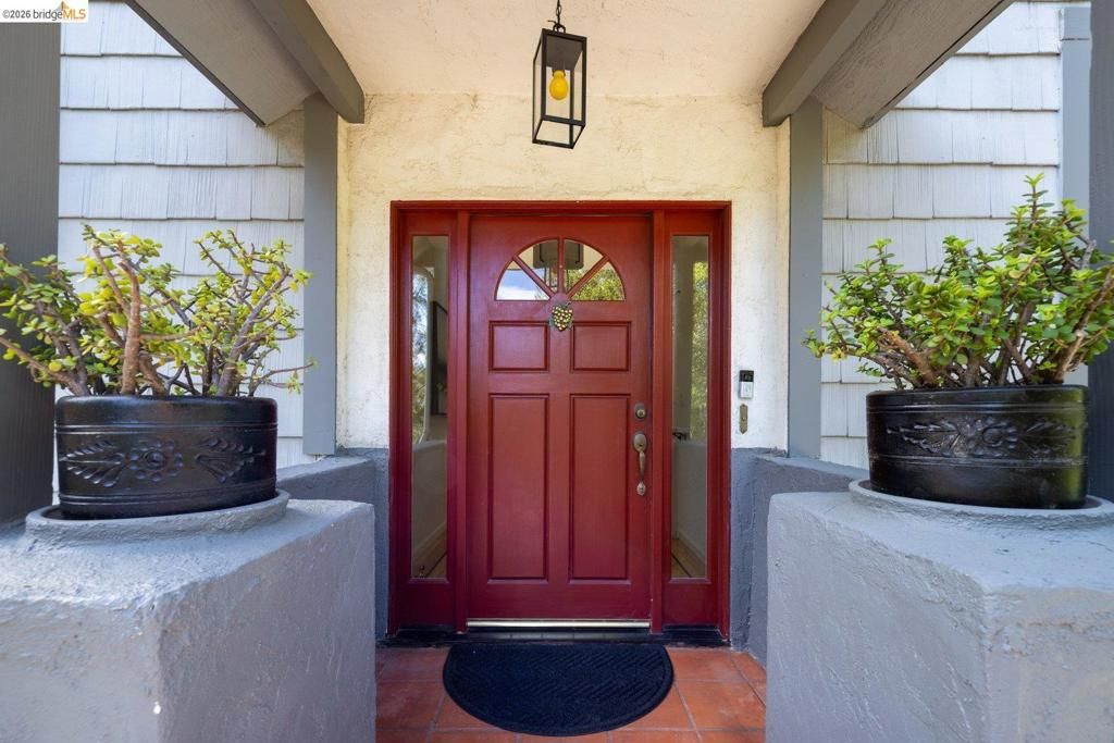 Image 3 of property listing at 6975 Charing Cross Rd, Berkeley, CA 94705