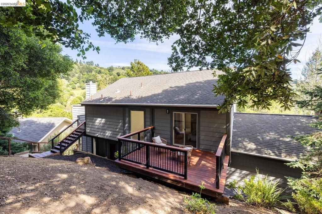 Image 32 of property listing at 6975 Charing Cross Rd, Berkeley, CA 94705