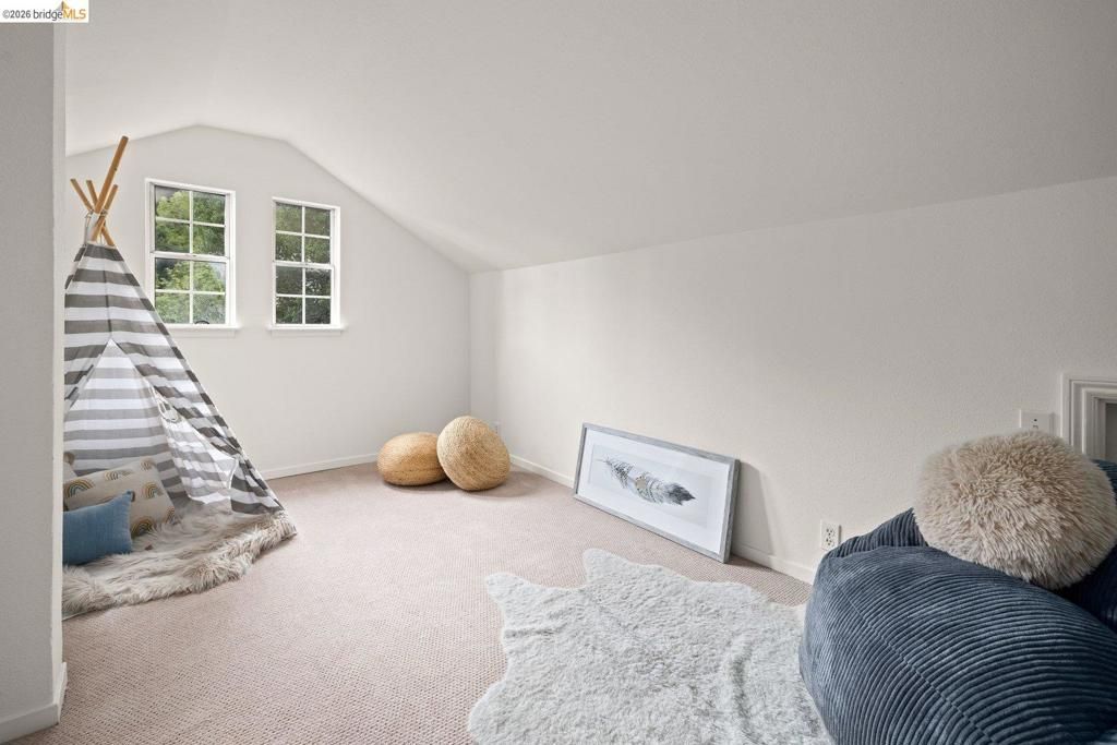 Image 36 of property listing at 6975 Charing Cross Rd, Berkeley, CA 94705