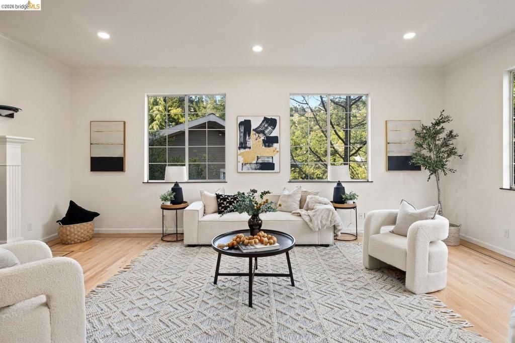 Image 4 of property listing at 6975 Charing Cross Rd, Berkeley, CA 94705