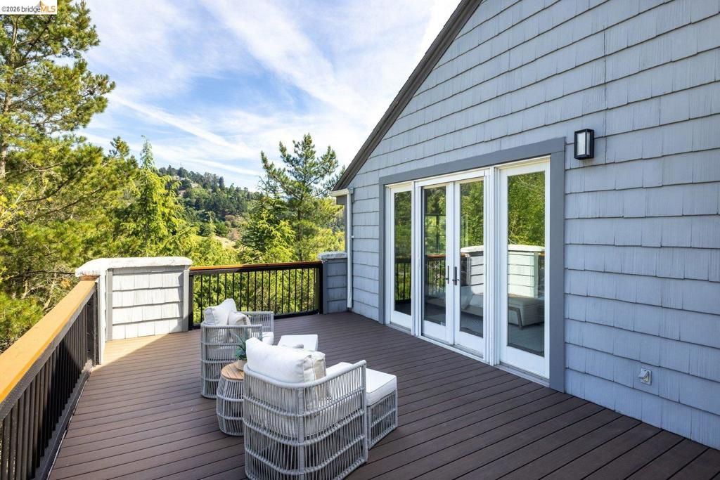 Image 42 of property listing at 6975 Charing Cross Rd, Berkeley, CA 94705