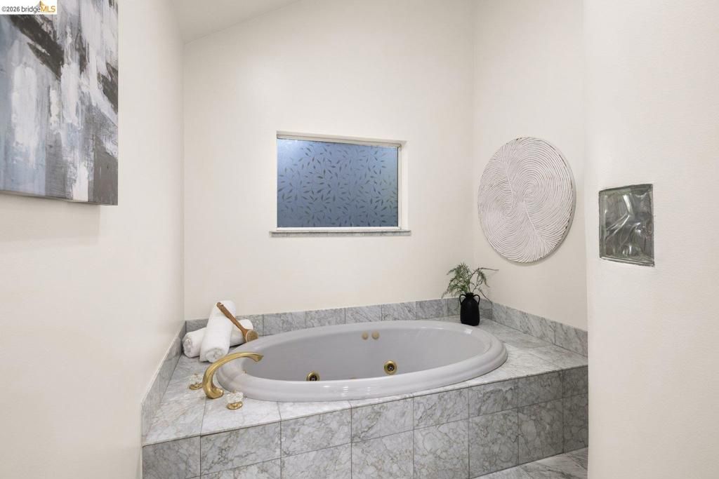 Image 46 of property listing at 6975 Charing Cross Rd, Berkeley, CA 94705