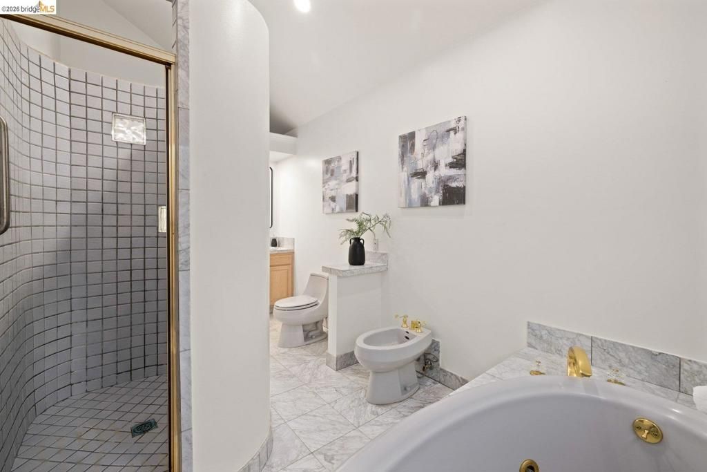 Image 47 of property listing at 6975 Charing Cross Rd, Berkeley, CA 94705