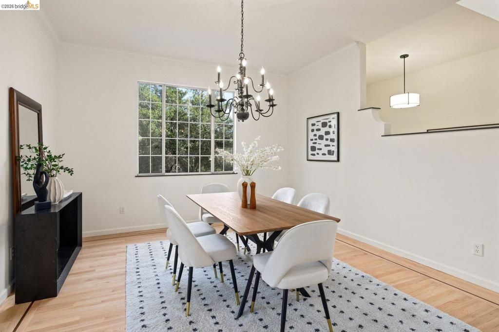 Image 5 of property listing at 6975 Charing Cross Rd, Berkeley, CA 94705