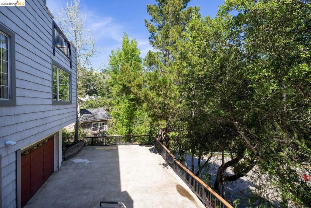 Image 56 of property listing at 6975 Charing Cross Rd, Berkeley, CA 94705