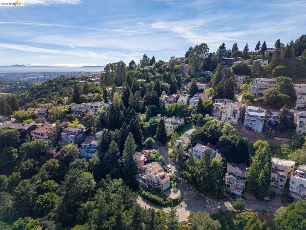 Image 58 of property listing at 6975 Charing Cross Rd, Berkeley, CA 94705