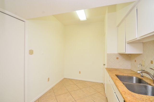 2100 Tanglewilde Street 169, Houston, TX 77063