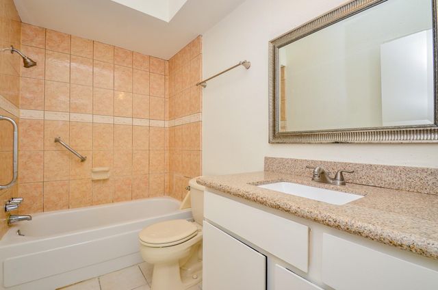 2100 Tanglewilde Street 169, Houston, TX 77063