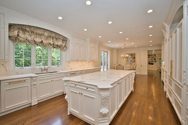 560 Jacqulyn Lane, Lake Forest, IL 60045