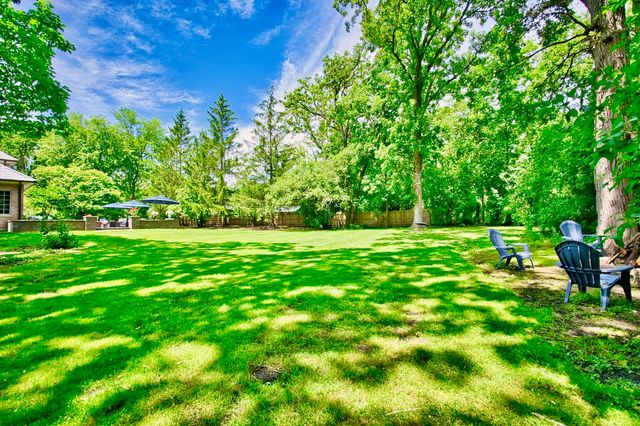 560 Jacqulyn Lane, Lake Forest, IL 60045
