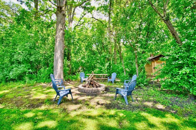 560 Jacqulyn Lane, Lake Forest, IL 60045