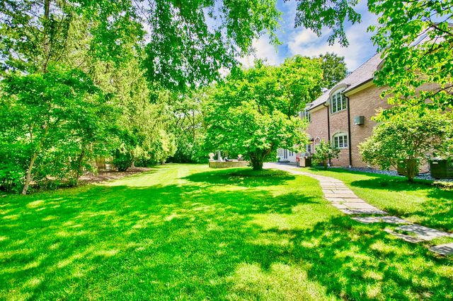 560 Jacqulyn Lane, Lake Forest, IL 60045