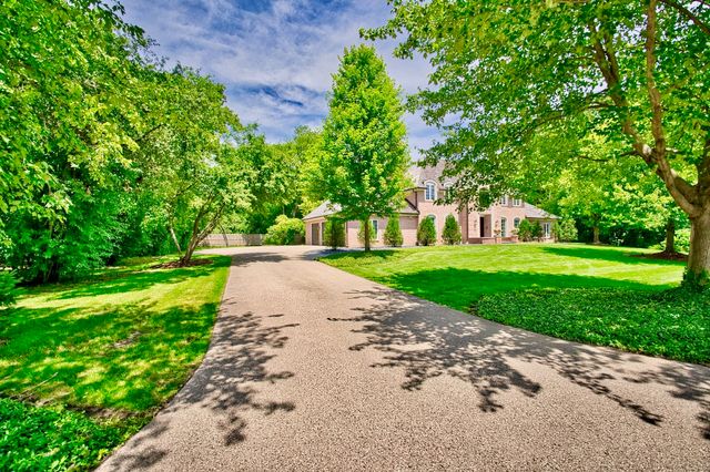 560 Jacqulyn Lane, Lake Forest, IL 60045