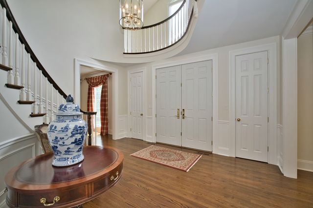 560 Jacqulyn Lane, Lake Forest, IL 60045
