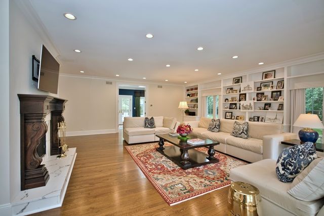 560 Jacqulyn Lane, Lake Forest, IL 60045