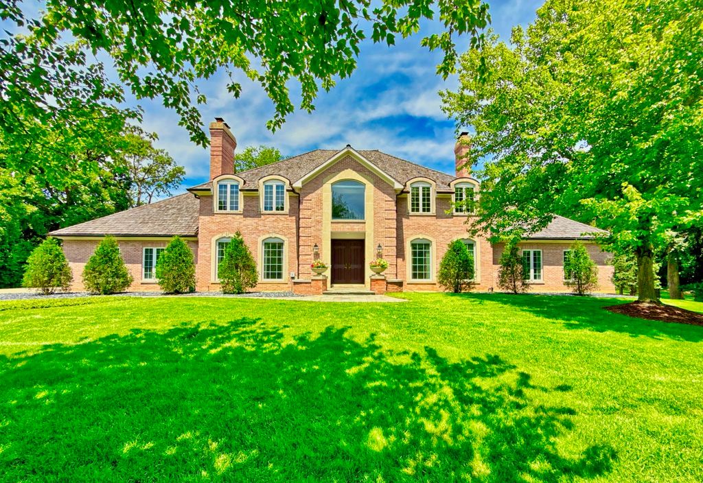 560 Jacqulyn Lane, Lake Forest, IL 60045