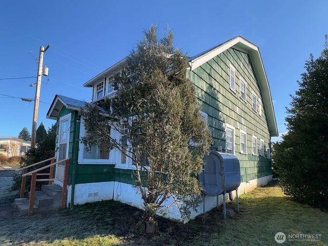 220 N 3rd St, Pe Ell, WA 98572