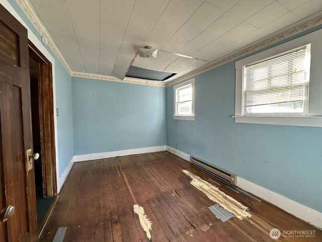 220 N 3rd St, Pe Ell, WA 98572