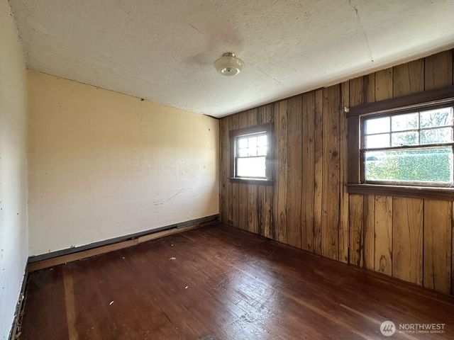 220 N 3rd St, Pe Ell, WA 98572