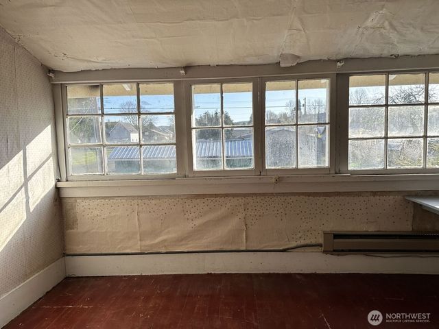 220 N 3rd St, Pe Ell, WA 98572