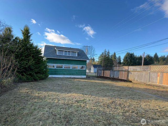 220 N 3rd St, Pe Ell, WA 98572