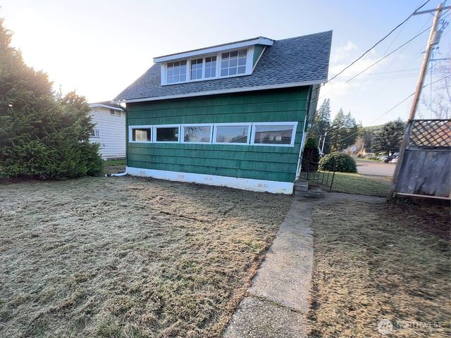 220 N 3rd St, Pe Ell, WA 98572