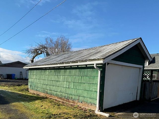 220 N 3rd St, Pe Ell, WA 98572