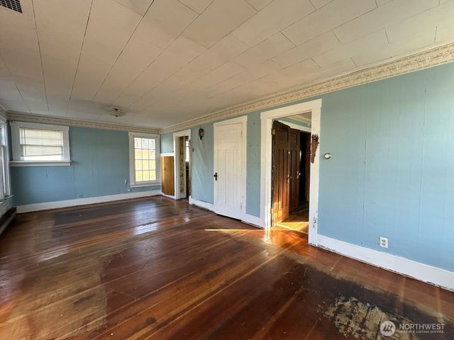 220 N 3rd St, Pe Ell, WA 98572