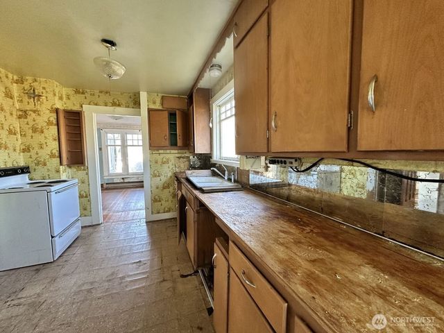 220 N 3rd St, Pe Ell, WA 98572