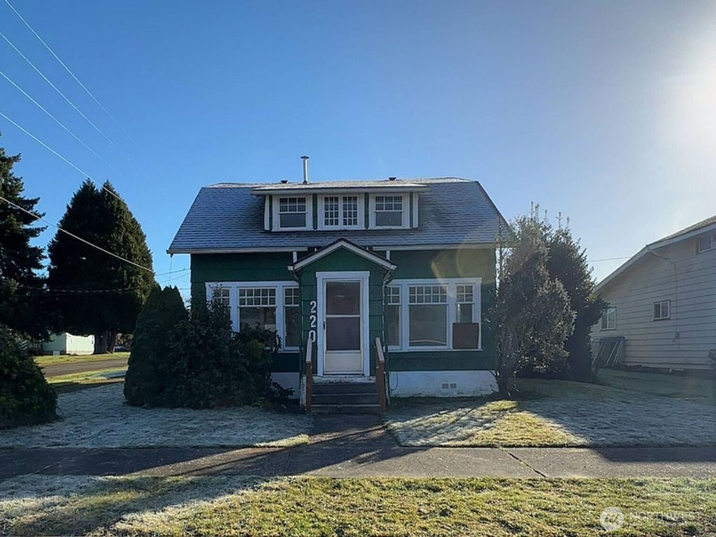 220 N 3rd St, Pe Ell, WA 98572