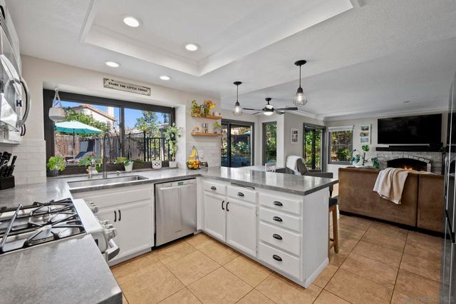 13972 Poway Valley Rd, Poway, CA 92064