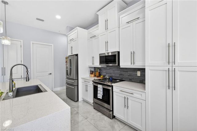 10 NW 35th AVE, Cape Coral, FL 33993