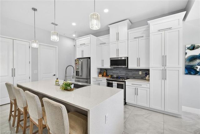 10 NW 35th AVE, Cape Coral, FL 33993