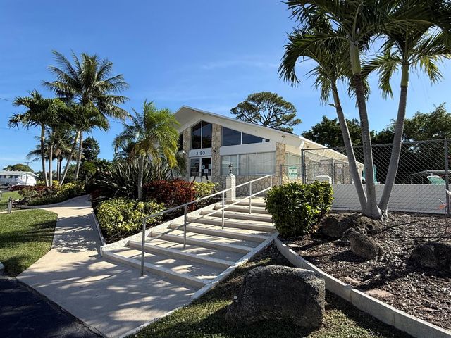 2204 Lake Osborne Drive 5, Lake Worth Beach, FL 33461