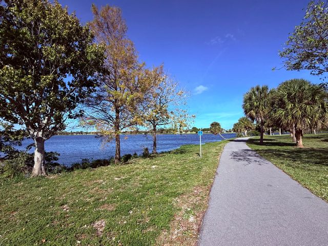 2204 Lake Osborne Drive 5, Lake Worth Beach, FL 33461