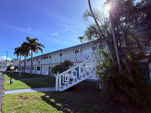 2204 Lake Osborne Drive 5, Lake Worth Beach, FL 33461