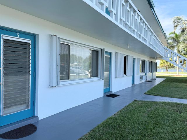 2204 Lake Osborne Drive 5, Lake Worth Beach, FL 33461