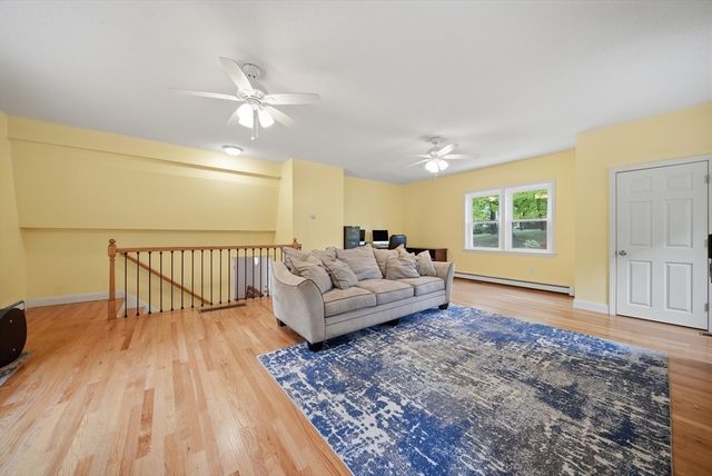 7 Stony Point Dr, Londonderry, NH 03053